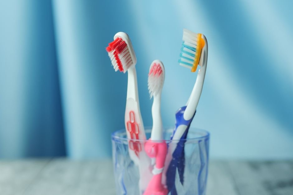 Electric vs Manual Toothbrushes Compared