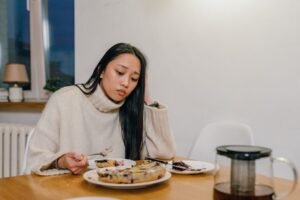 How Mindful Eating Supports Better Oral Health