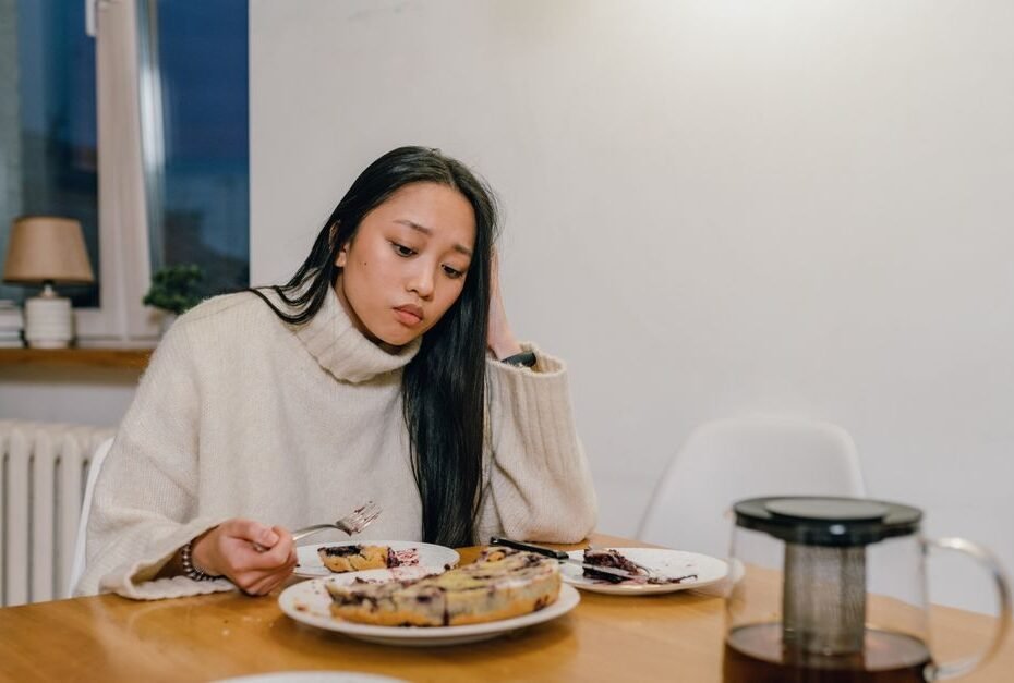 How Mindful Eating Supports Better Oral Health
